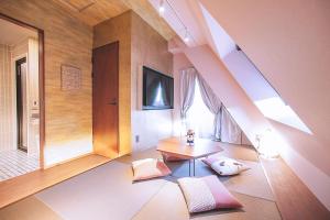 Asakusa Kaede - Booking and Reservation Details