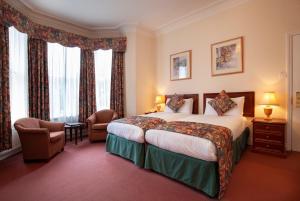Ashley Hotel - Getting to the Hotel