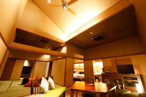 Awaji Hamarikyu Review - Transportation and Accessibility