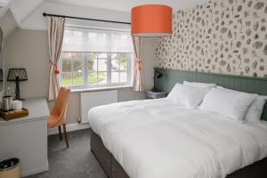 Balfour Arms - Questions About Staying Here