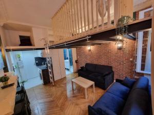 Beautiful Mini Loft Near Saint-Lazare - Nearby Attractions and Access