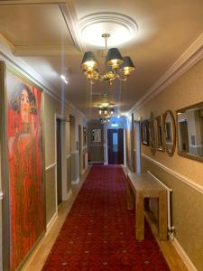 Beech Mount Hotel - Free Parking - Nearby Attractions and Dining