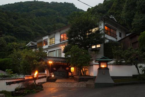 Beppu Showaen Review - Policies and Important Information