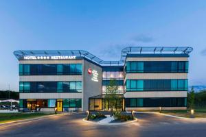 Best Western Plus Hotel Escapade Senlis - Nearby Attractions