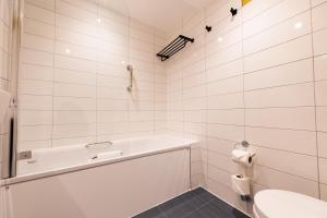 Byron Hotel - Nearby Attractions