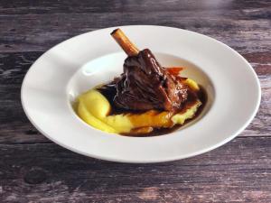 Cantley House Hotel - Wokingham - Booking Details and House Rules