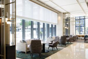 Courtyard by Marriott Osaka Honmachi - Location and Accessibility