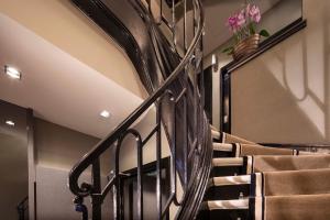 Daunou Opera - About Staying Here