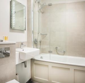 De Vere Beaumont Estate - Questions About Staying Here