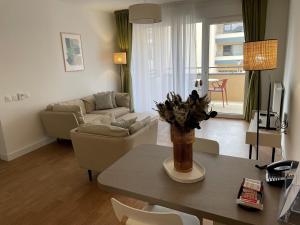 Domitys The Young Ladies - Unique Selling Points