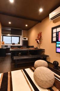 F, C, (H/F) 5 3 5 Wave Speed · Pole Shelter - Surroundings and Accessibility