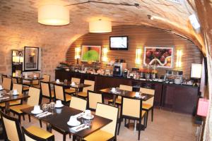 Folkestone Opéra - Family-Friendly Policies