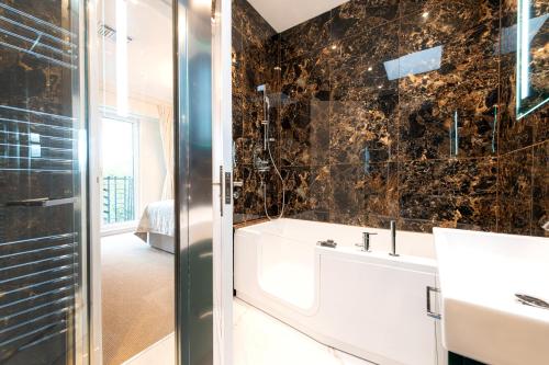 Fountain House - Worth The Stay