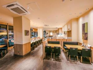 Four Points Flex by Sheraton Shin Osaka - Transportation and Getting There