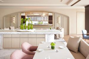 Four Seasons Hotel Tokyo at Marunouchi - Policies and Procedures