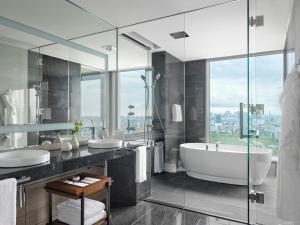 Four Seasons Hotel Tokyo at Otemachi - Accessibility and Policies