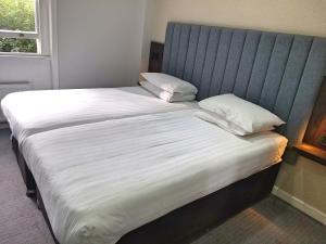 Garden Court Hotel - Airports and Accessibility