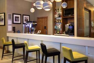 Hampton by Hilton London Croydon - Transportation and Parking