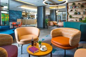 Hampton by Hilton London Park Royal - Parking and Accessibility