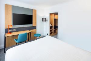 Holiday Inn Aylesbury, an IHG Hotel - Nearby Attractions and Accessibility