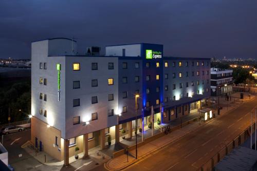 Holiday Inn Express Park Royal, an IHG Hotel - Policies for Guests