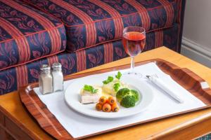 Holiday Inn Ipswich Orwell, an IHG Hotel - Questions About Staying Here