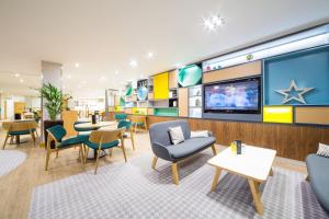 Holiday Inn London - Gatwick Airport, an IHG Hotel - Questions About Staying Here