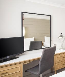 Holiday Inn Peterborough West, an IHG Hotel - Accessibility and Transportation