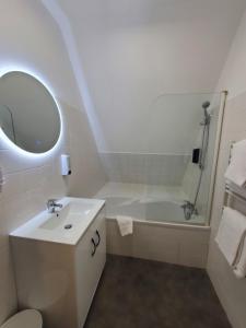 Hotel De La Brière - Booking Information