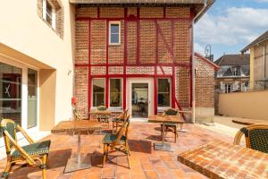 Hotel De La Croix Blanche - Policies and Regulations