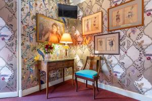 Hotel De Nice - Ideal for Couples and Families