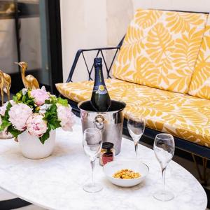 Hotel George Washington - About Staying Here