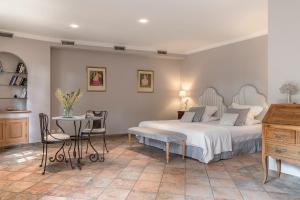 Hotel La Magnaneraie - About Staying Here