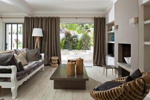 Hotel of the Fleas - Nearby Attractions and Activities