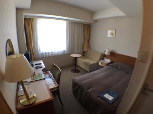 Hotel Okhotsk Palace - Getting There and Around