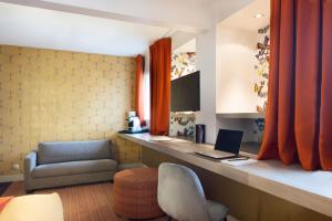 Hotel Paris Neuilly - How To Book Your Stay