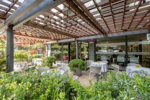 Hotel Rotonde - Nearby Attractions and Activities