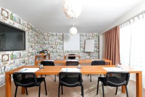 Hotel The Crazy Herbs - How To Book Your Stay