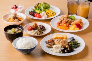 Hotel Wing International Premium Kyoto Sanjo - Transportation and Parking