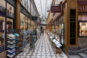 Korner Opera - About Staying Here