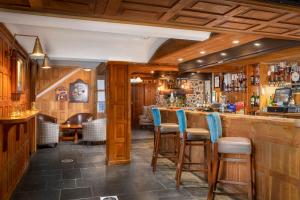 Lakeview Manor - Booking and Reservations