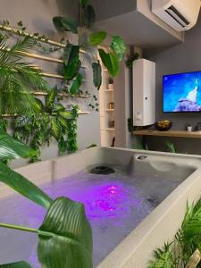 Lapparthôtel 23RD Avenue - Private Spa - Love Room - Themed Apartments - Getting to Lapparthôtel 23RD Avenue