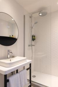 Leonardo Boutique Hotel Paris Opera - Transportation and Nearby Attractions