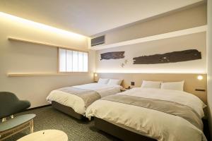 Lian Kanazawa - Policies and Bookings