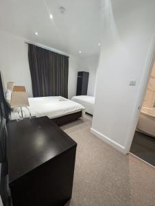 London Shelton Hotel - Booking Policies