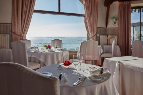 Manor of Lan Kérellec - Special Features of the Manor