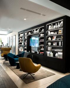 Mercure Paris 17 Batignolles - Transportation Options