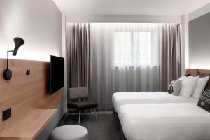 Moxy Manchester City - Dining and Nightlife