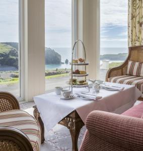 Mullion Cove Hotel & Spa - Hotel Location and Surroundings