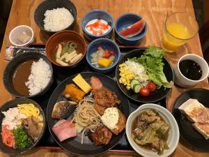 Nishitetsu Inn Shinjuku - Dining and Entertainment Options